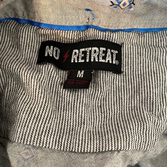 No Retreat Short Sleeve Grey Paisley Button Down Woven Shirt Collar Size M - Picture 5 of 5